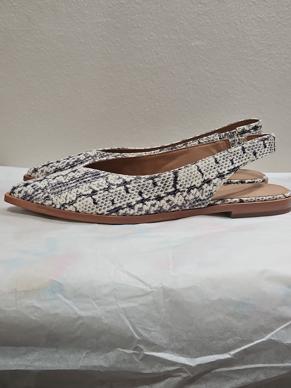 Frye Kenzie Slingback Flats in a black and white snake pattern size 10 - Picture 2 of 12